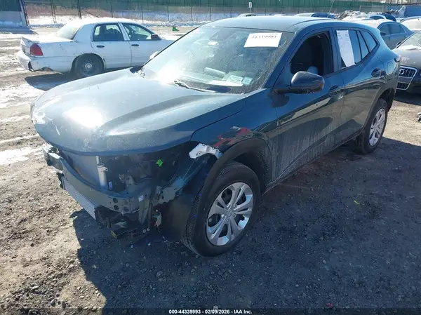 KL77LFEP4TC020640 2026 CHEVROLET TRAX - Image 2