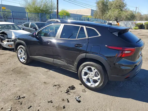 KL77LFEP4TC089926 2026 CHEVROLET TRAX - Image 2