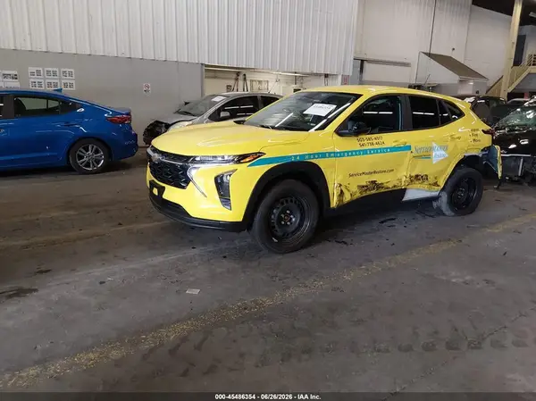 KL77LFEP4TC111522 2026 CHEVROLET TRAX - Image 2