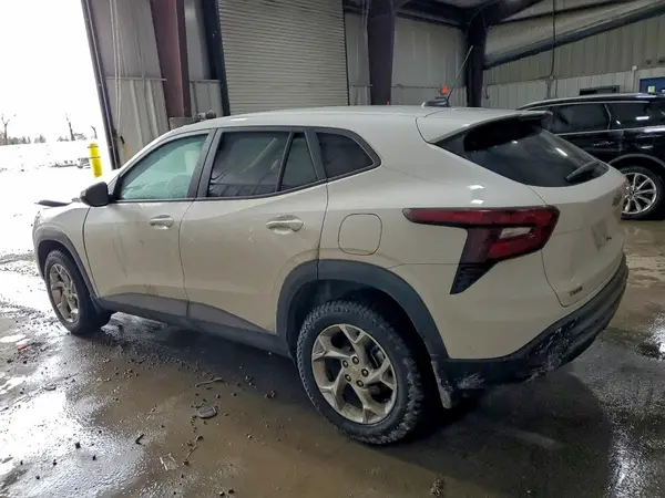 KL77LFEP5SC000170 2025 CHEVROLET TRAX - Image 2
