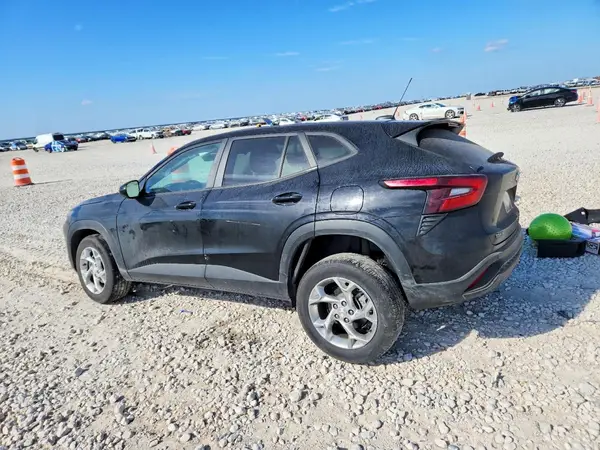 KL77LFEP5SC001867 2025 CHEVROLET TRAX - Image 2