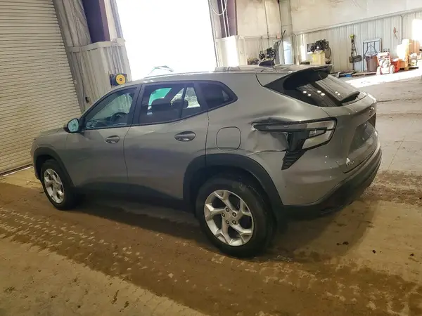 KL77LFEP5SC014456 2025 CHEVROLET TRAX - Image 2
