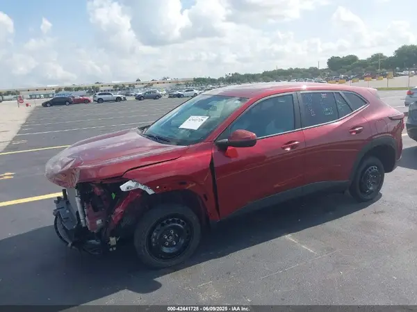 KL77LFEP5SC042399 2025 CHEVROLET TRAX - Image 2