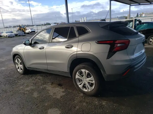 KL77LFEP5SC059767 2025 CHEVROLET TRAX - Image 2