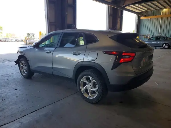 KL77LFEP5SC061664 2025 CHEVROLET TRAX - Image 2