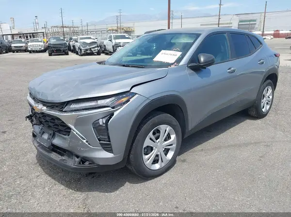 KL77LFEP5SC062751 2025 CHEVROLET TRAX - Image 2