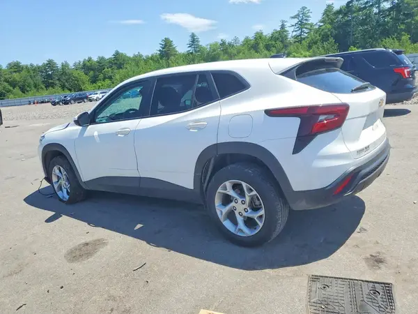KL77LFEP5SC095118 2025 CHEVROLET TRAX - Image 2