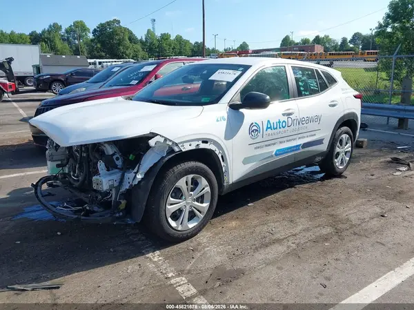 KL77LFEP5SC110152 2025 CHEVROLET TRAX - Image 2