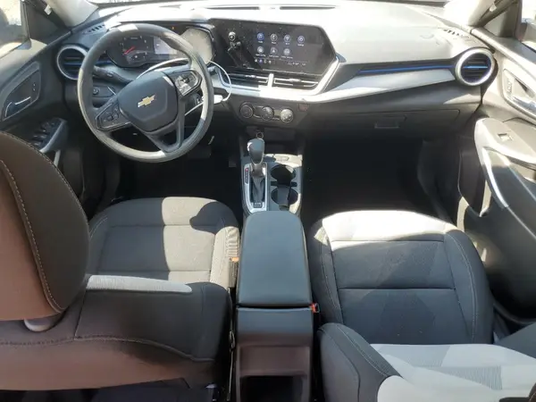 KL77LFEP5SC121703 2025 CHEVROLET TRAX - Image 8
