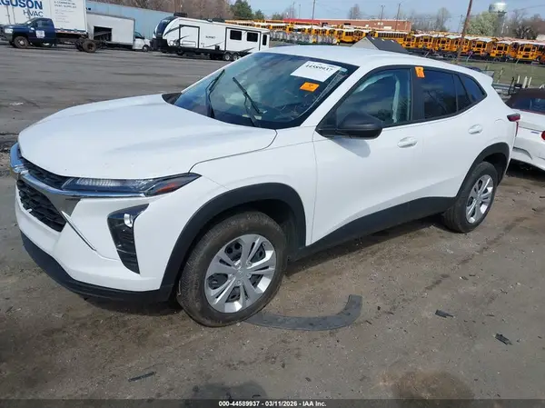 KL77LFEP5SC129297 2025 CHEVROLET TRAX - Image 2