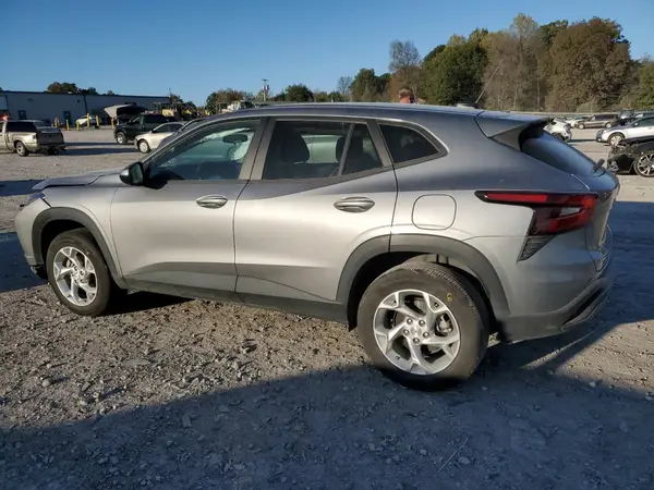 KL77LFEP5SC159478 2025 CHEVROLET TRAX - Image 2