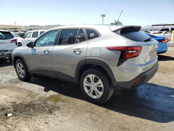 KL77LFEP5SC164647 2025 CHEVROLET TRAX - Image 2