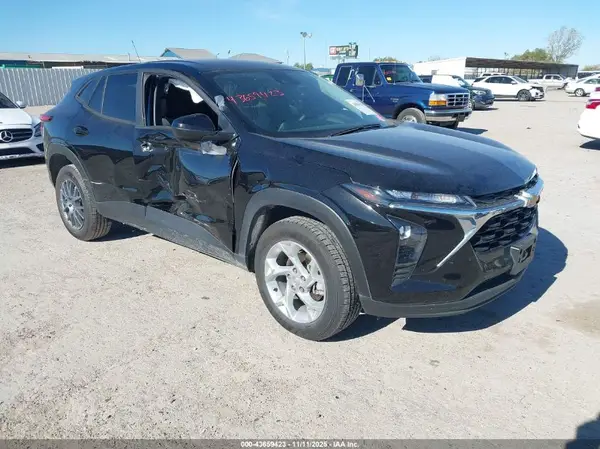 KL77LFEP5SC165801 2025 CHEVROLET TRAX - Image 1