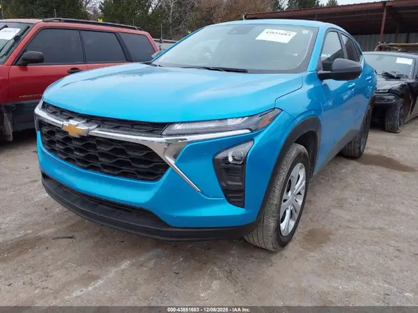 KL77LFEP5SC178418 2025 CHEVROLET TRAX - Image 2