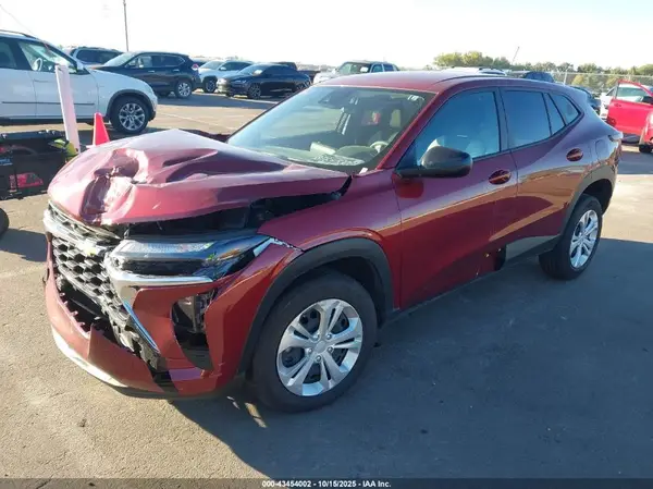 KL77LFEP5SC179858 2025 CHEVROLET TRAX - Image 2
