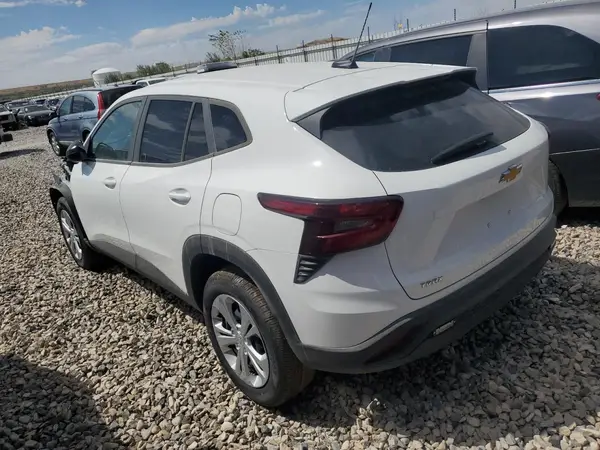KL77LFEP5SC180024 2025 CHEVROLET TRAX - Image 2