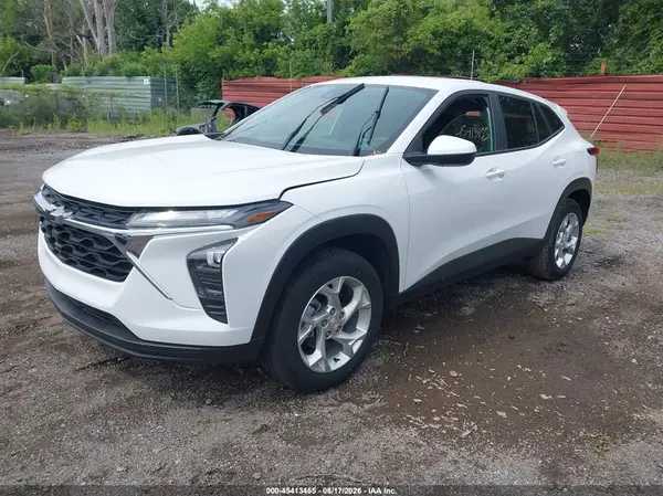 KL77LFEP5SC184039 2025 CHEVROLET TRAX - Image 2