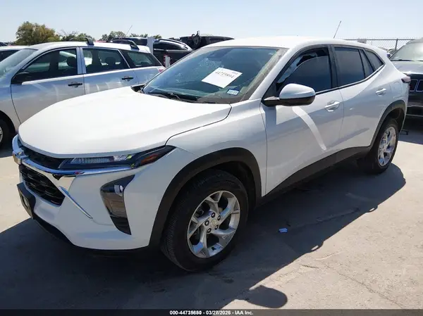 KL77LFEP5SC188799 2025 CHEVROLET TRAX - Image 2