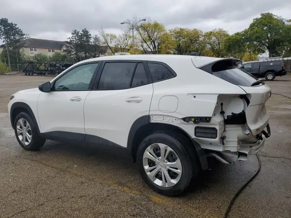 KL77LFEP5SC199530 2025 CHEVROLET TRAX - Image 2