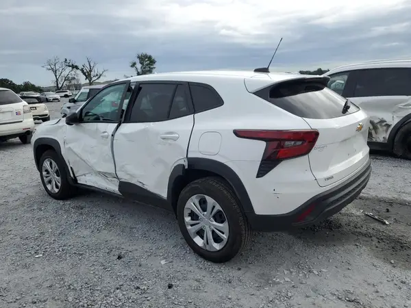 KL77LFEP5SC228248 2025 CHEVROLET TRAX - Image 2