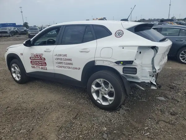 KL77LFEP5SC246975 2025 CHEVROLET TRAX - Image 2
