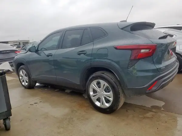 KL77LFEP5SC272430 2025 CHEVROLET TRAX - Image 2