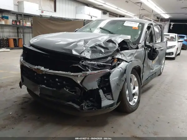 KL77LFEP5SC278941 2025 CHEVROLET TRAX - Image 2