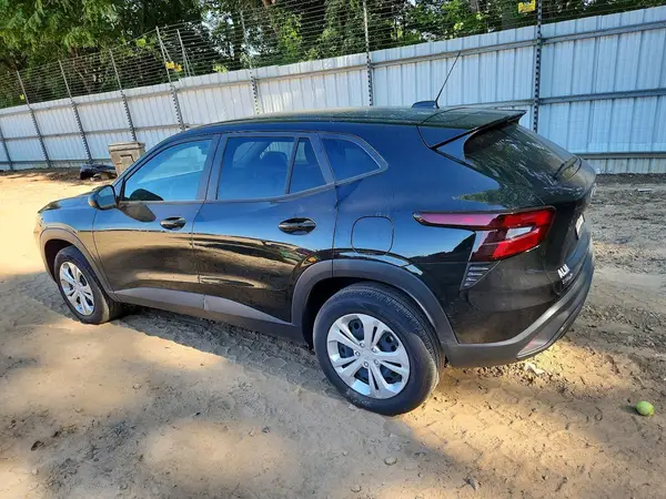 KL77LFEP5SC279913 2025 CHEVROLET TRAX - Image 2