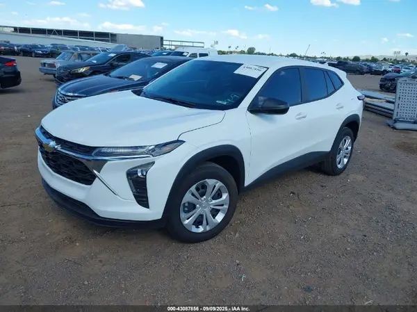 KL77LFEP5SC283346 2025 CHEVROLET TRAX - Image 2