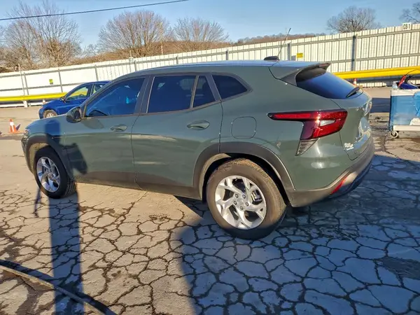 KL77LFEP5SC283993 2025 CHEVROLET TRAX - Image 2
