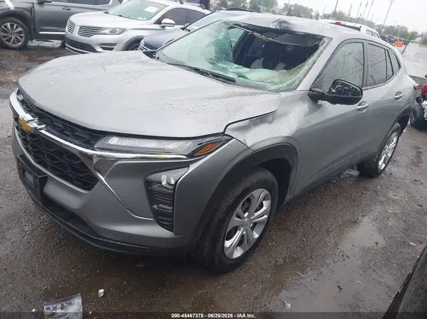 KL77LFEP5SC296436 2025 CHEVROLET TRAX - Image 2