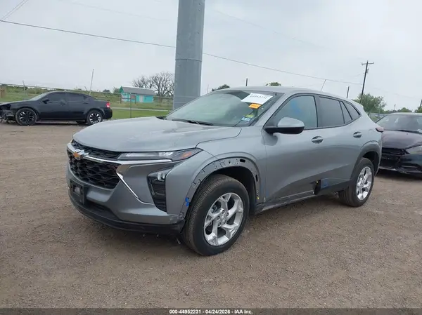 KL77LFEP5SC301425 2025 CHEVROLET TRAX - Image 2