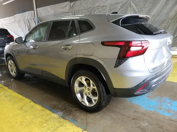 KL77LFEP5SC314840 2025 CHEVROLET TRAX - Image 2