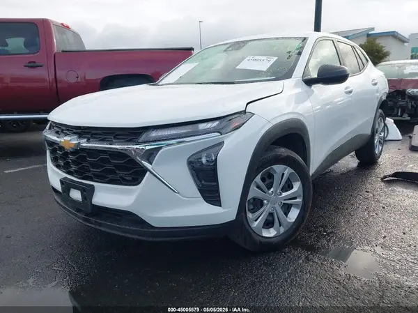 KL77LFEP5SC318449 2025 CHEVROLET TRAX - Image 2