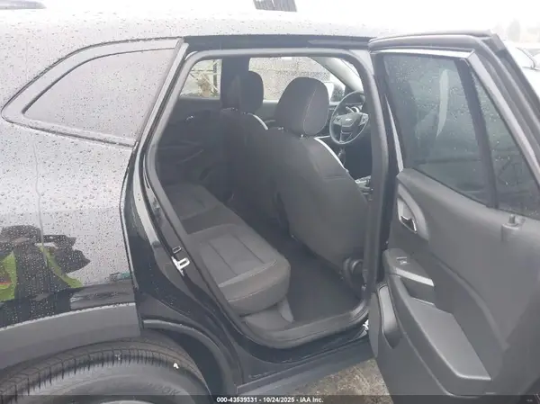 KL77LFEP5SC318807 2025 CHEVROLET TRAX - Image 8