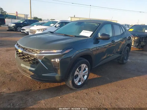 KL77LFEP5SC332769 2025 CHEVROLET TRAX - Image 2