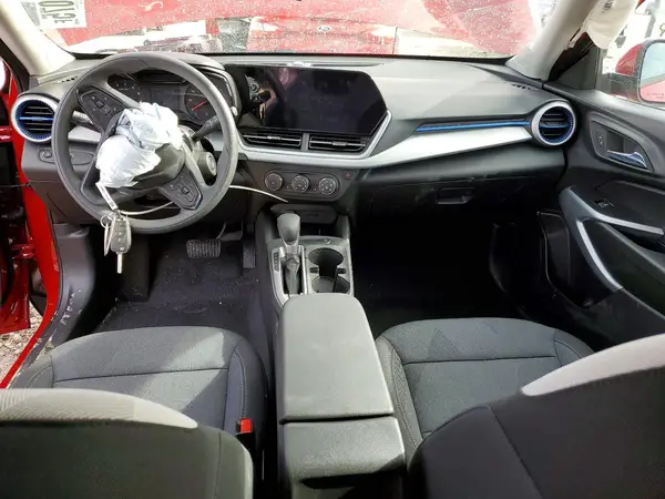 KL77LFEP5TC011638 2026 CHEVROLET TRAX - Image 8