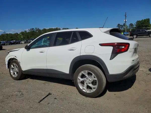 KL77LFEP5TC016032 2026 CHEVROLET TRAX - Image 2
