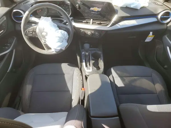 KL77LFEP5TC016032 2026 CHEVROLET TRAX - Image 8