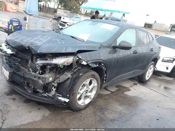 KL77LFEP5TC047491 2026 CHEVROLET TRAX - Image 2