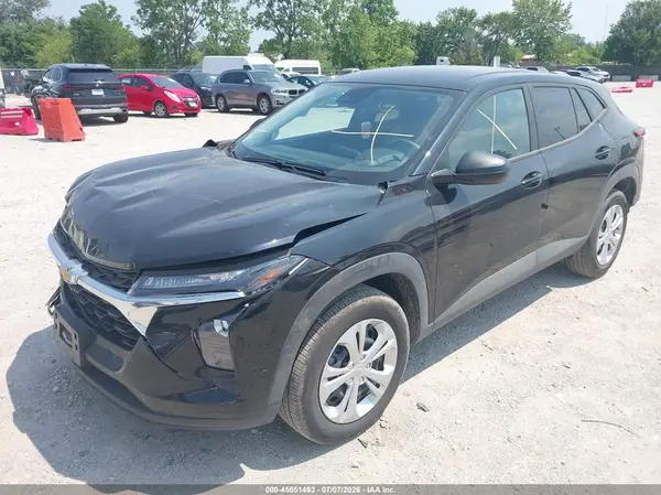 KL77LFEP5TC052884 2026 CHEVROLET TRAX - Image 2