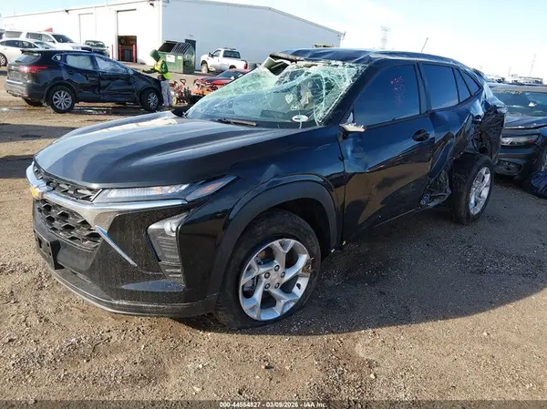 KL77LFEP5TC059382 2026 CHEVROLET TRAX - Image 2