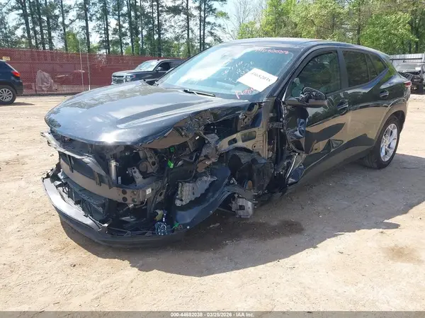 KL77LFEP5TC061410 2026 CHEVROLET TRAX - Image 2