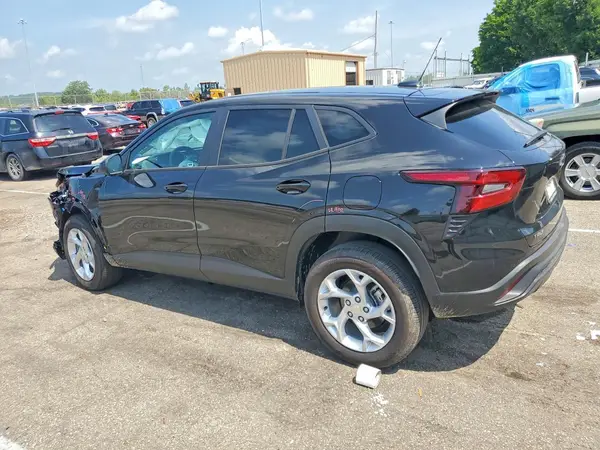 KL77LFEP5TC095816 2026 CHEVROLET TRAX - Image 2