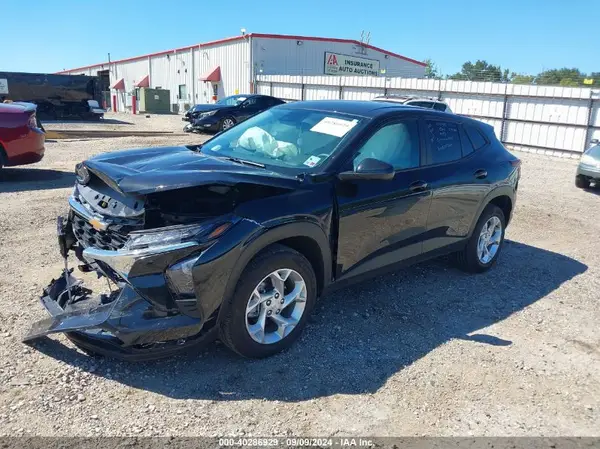 KL77LFEP6SC007564 2025 CHEVROLET TRAX - Image 2