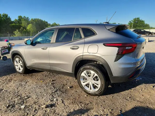 KL77LFEP6SC035400 2025 CHEVROLET TRAX - Image 2