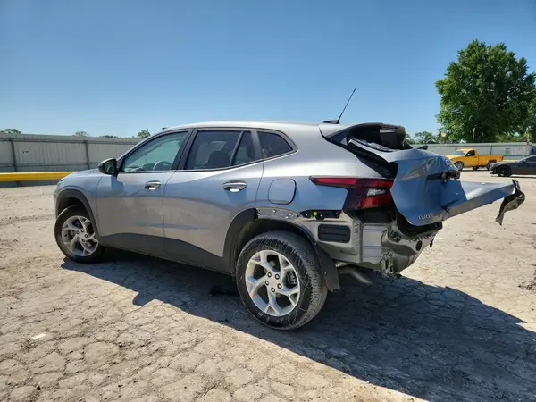 KL77LFEP6SC035767 2025 CHEVROLET TRAX - Image 2