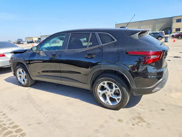 KL77LFEP6SC038023 2025 CHEVROLET TRAX - Image 2