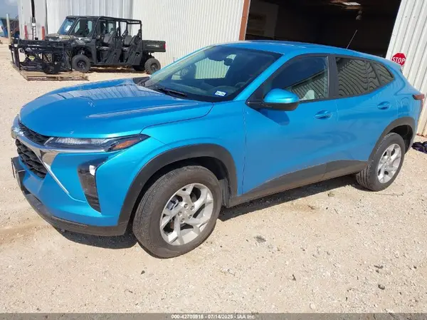 KL77LFEP6SC043321 2025 CHEVROLET TRAX - Image 2