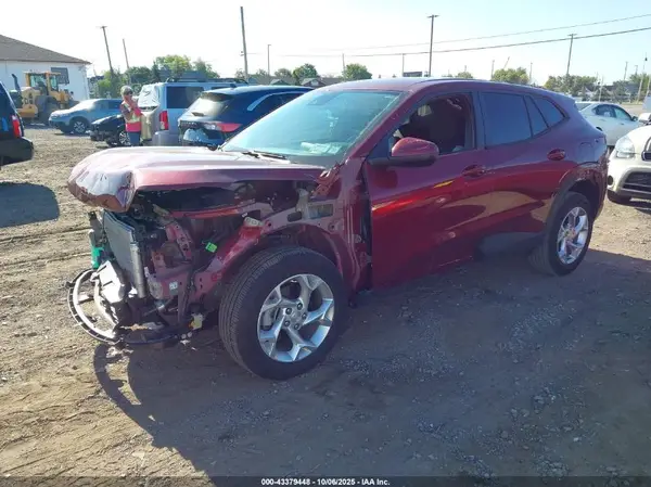 KL77LFEP6SC061608 2025 CHEVROLET TRAX - Image 2